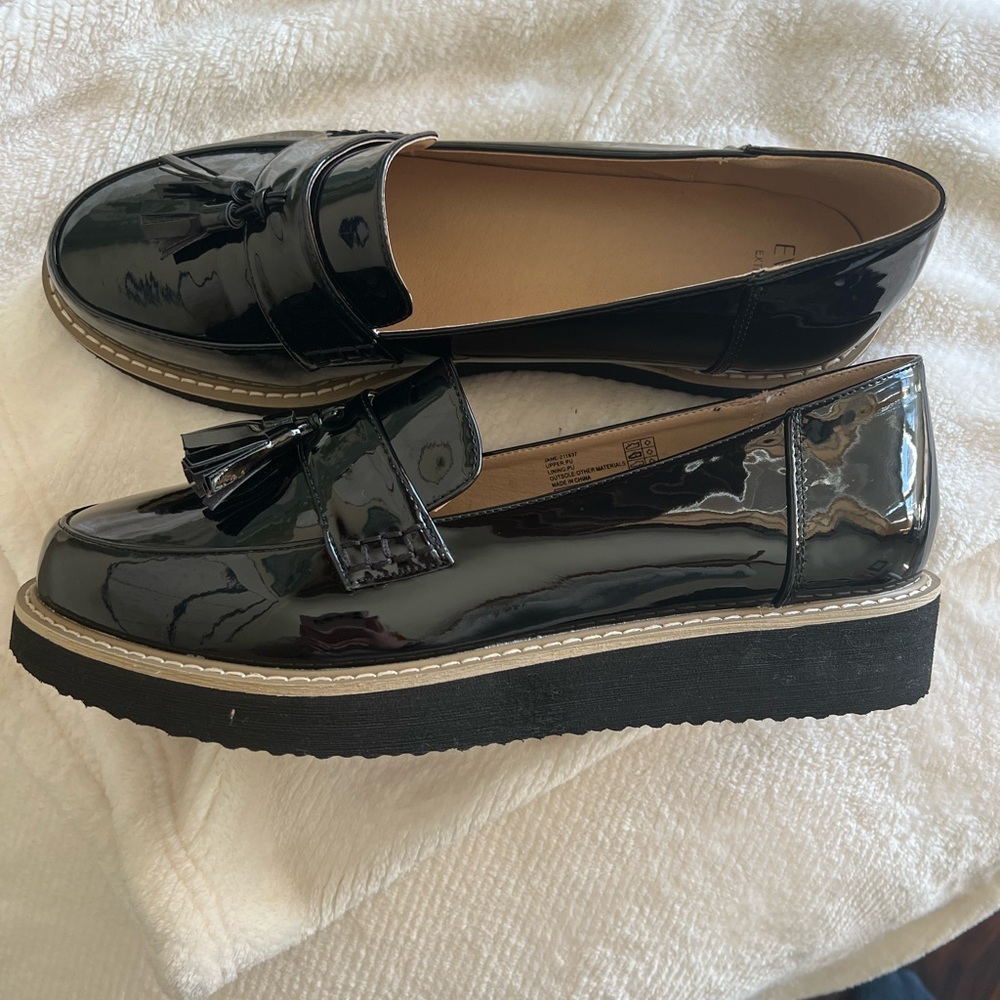 BRAND NEW Women’s size 12 WIDE black patent leather tassel loafers.